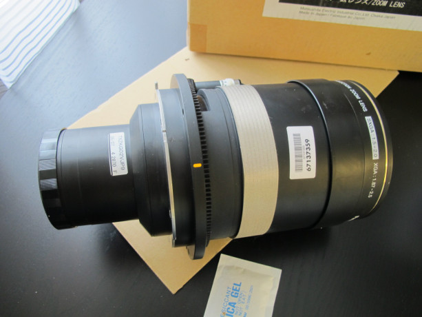 panasonic-projektor-objektiv-et-d75le1-zoom-15-201-big-1