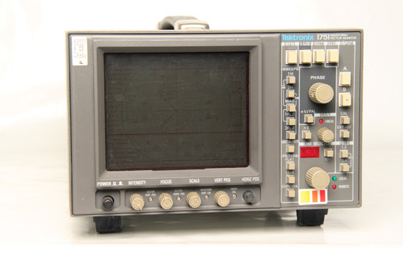 tektronix-waveformmeter-1751-big-0